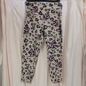 Floral Print Woman XL Leggings Work Out Pants .. Washed Not Worn
